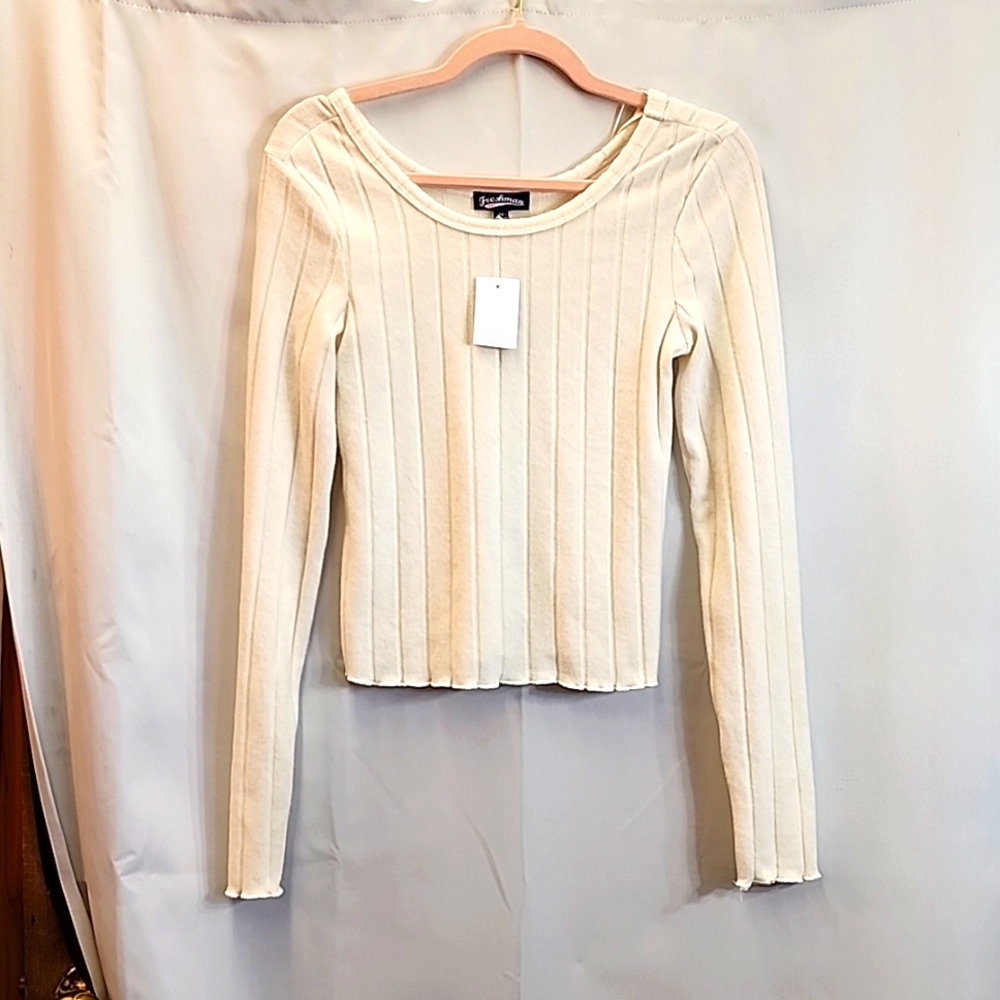 Freshman Womens Long Sleeve Sweater Cream Fitted Round Neckline Medium NWT
